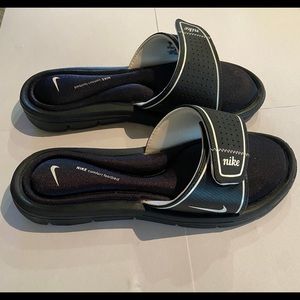 Nike slide sandals-never worn